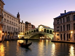 Rialto Bridge (Venice, Italy)